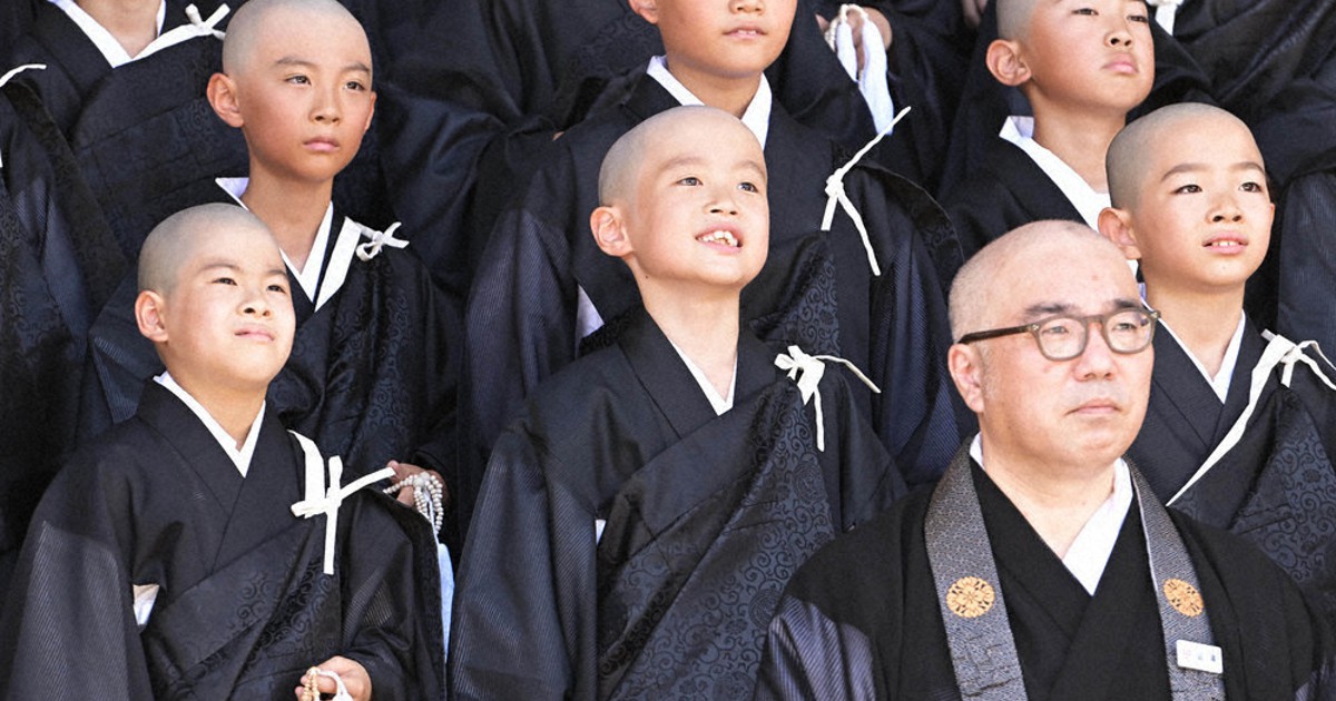 小中学生、仏弟子の一歩 京都・東本願寺で得度式 | 毎日新聞