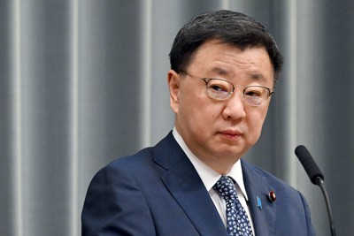 記者会見する松野博一官房長官＝首相官邸で2023年8月4日午前11時3分、竹内幹撮影