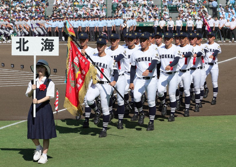 全国高校野球 クラーク／北海 開会式、元気よく行進 ／北海道