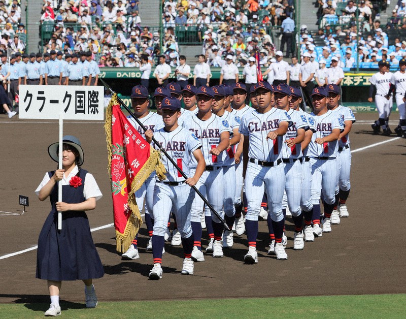 全国高校野球 クラーク／北海 開会式、元気よく行進 ／北海道
