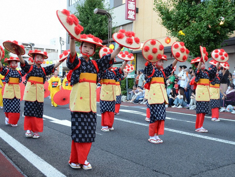 23とうほく夏模様：山形花笠まつり ヤッショ、マカショ「紅花」舞う