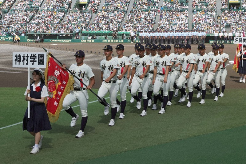 夏の高校野球 甲子園 開会式 3校、堂々と行進 ／鹿児島 | 毎日新聞
