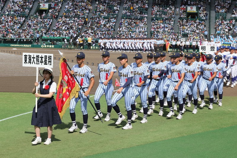 夏の高校野球 甲子園 開会式 3校、堂々と行進 ／鹿児島 | 毎日新聞