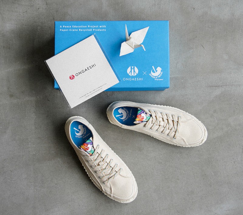 折（お）り鶴（づる）を再生（さいせい）して作（つく）ったスピングルカンパニーのスニーカーと折（お）り紙（がみ）のセット