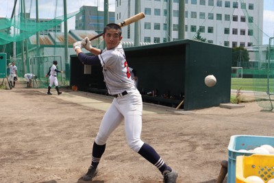 父は元巨人外野手 出番待つ北海の「代打の切り札」 夏の甲子園 | 毎日新聞