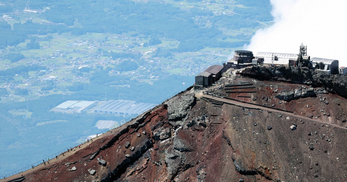 富士山登山 「吉田ルート」1日4000人入山規制 7月から | 毎日新聞