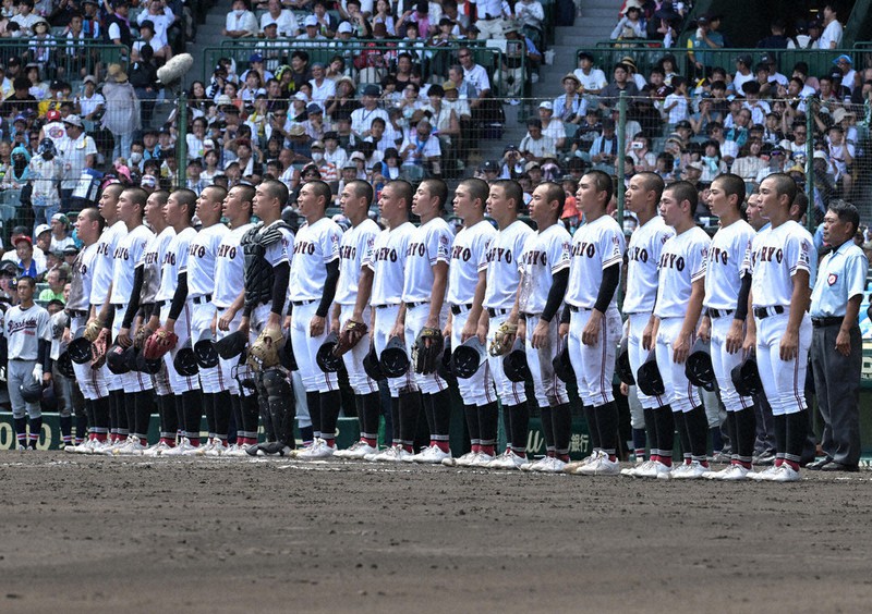 全国高校野球 2回戦 広陵、六回に猛攻 6年ぶり「夏」に校歌