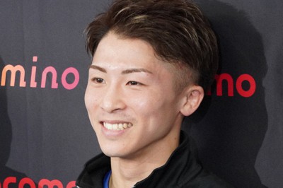 4階級制覇から一夜明け、記者会見で笑顔を見せる井上尚弥選手＝横浜市で2023年7月26日午後3時19分、滝沢一誠撮影