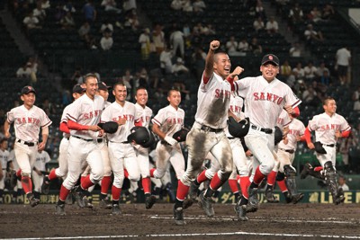 全国高校野球 徳島商右腕、我慢の力投 先制するも波に乗れず ／徳島