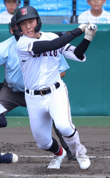 広陵主将、土を持ち帰らないのは「戻ってくる」から 夏の甲子園 | 毎日新聞