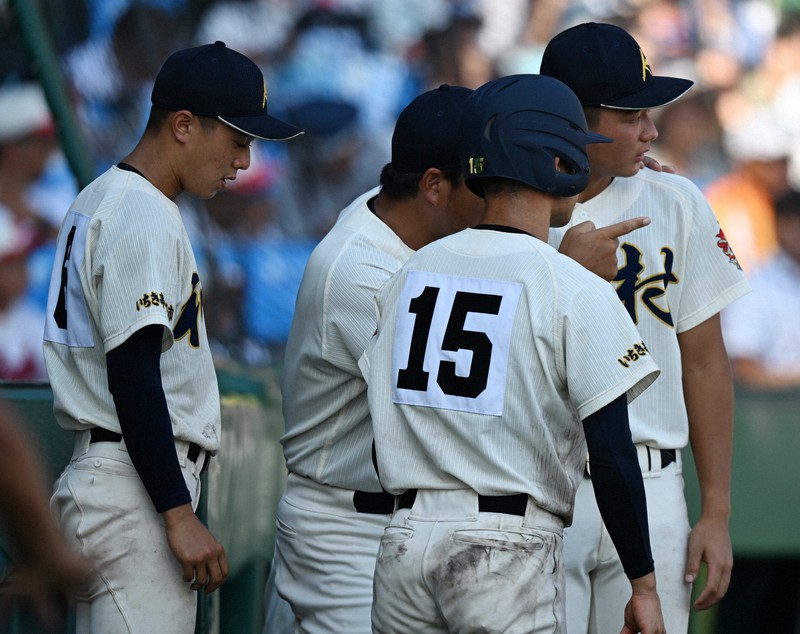神村学園が3人同時の珍しい伝令 終盤のチャンスに 夏の甲子園 | 毎日新聞