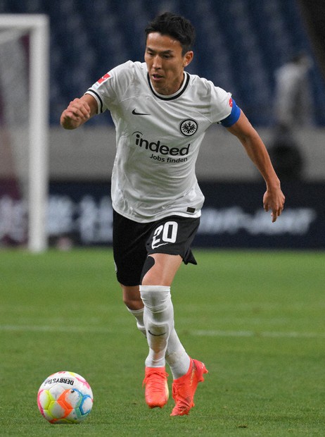 football life:サッカー日本代表元主将・長谷部誠 「不惑」も悩むのは football life:サッカー日本代表元主将・長谷部誠 「不惑」も悩むのは