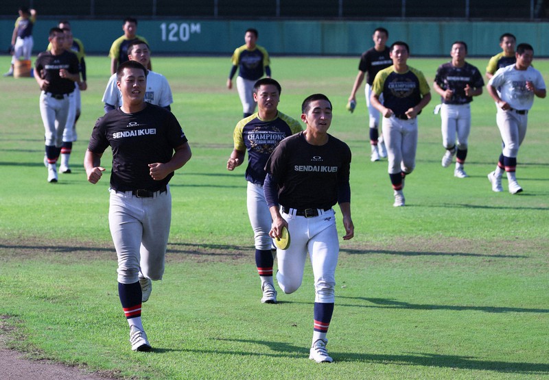 仙台育英 練習試合帽子 M(55~58cm) 21日の準決勝を前に休養日 練習をする仙台育英、慶応 [写真特集1/34