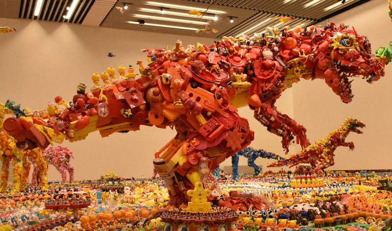 不用になったおもちゃで恐竜 アート展「トイパラダイス」 熊本 | 毎日新聞