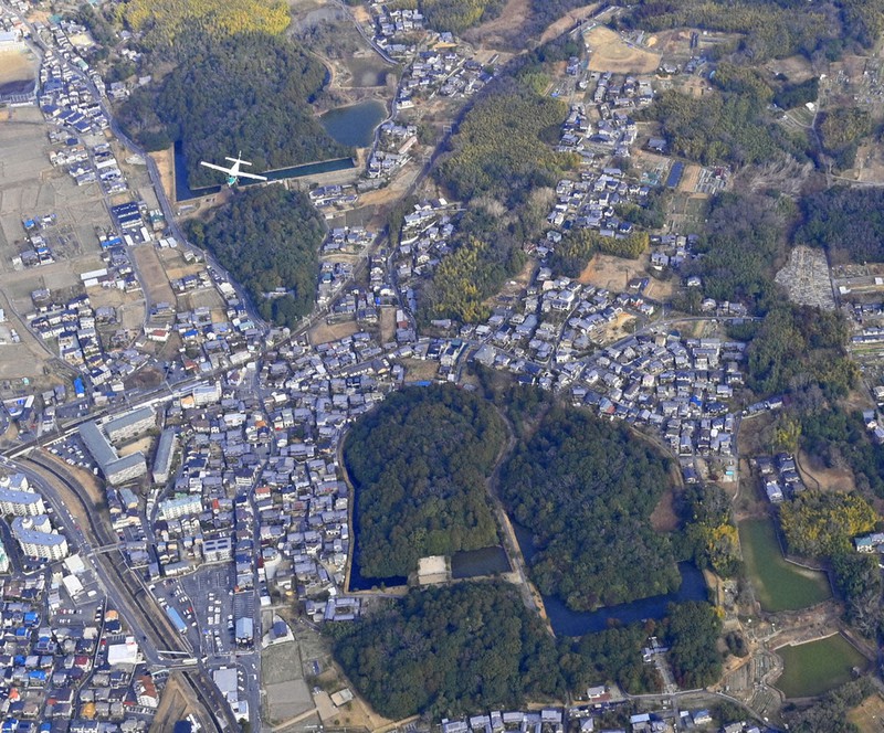 空からみた古墳 空からみた古墳 | 千賀 久, 梅原 章一 |本 | 通販 | Amazon
