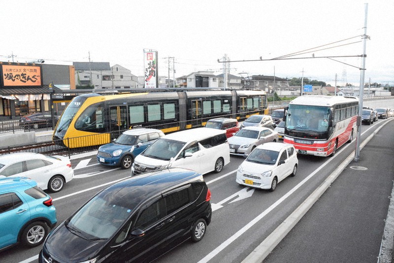 LRT出発・雷都駆ける：／4 慢性的な交通渋滞 解決するか 通勤客