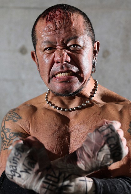 血だらけデスマッチのカリスマ 葛西純はなぜリングに立ち続ける