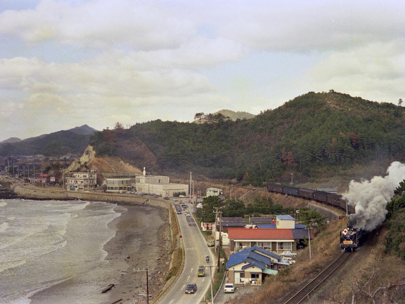 SLの写真 デジタルを捨てよ 町へ出よう！：SLのある風景 半世紀前のカメラ小僧が