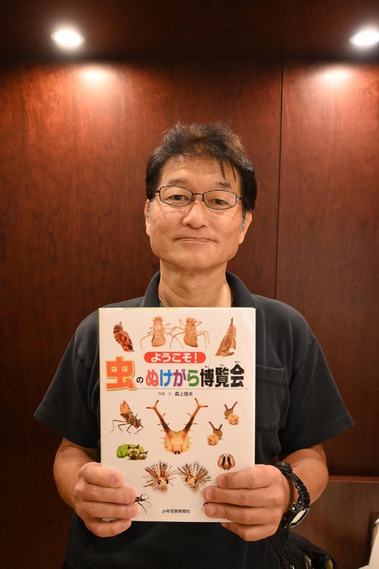 虫の抜け殻には「成長の一瞬」 昆虫写真家が本で120種を紹介 | 毎日新聞