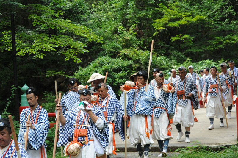 山伏修行、4年ぶりに “トウガラシの煙”の行も 山形・出羽三山神社