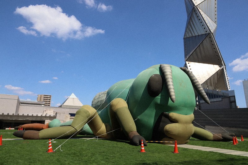 汚れ、傷み…本来の姿取り戻そう 水戸芸術館、巨大バッタ修復へCF