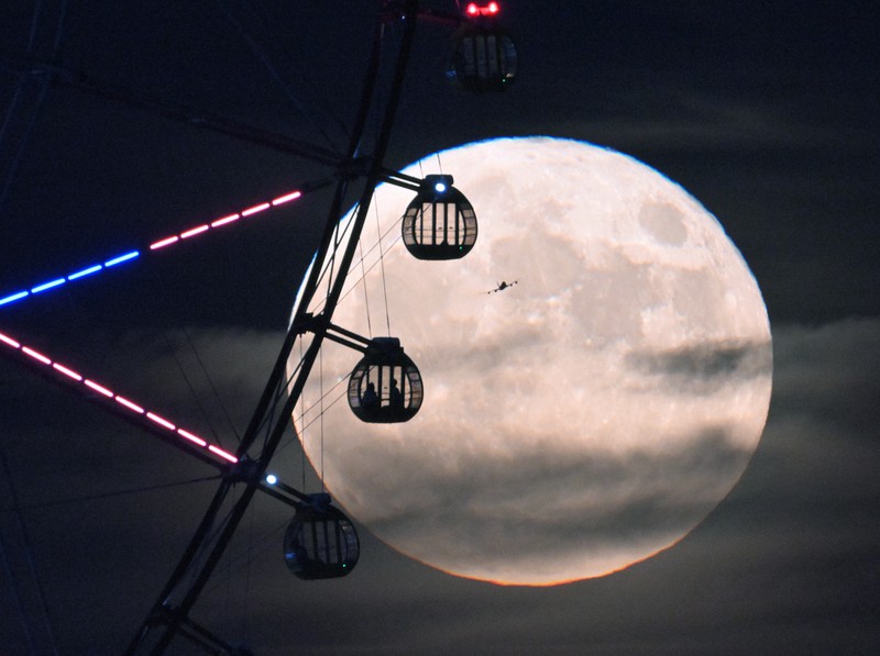 満月 スーパームーン見えた？ 月内2回目の満月は「ブルームーン」とも