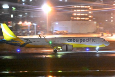 フィリピンの格安航空会社（LCC）「セブ・パシフィック」の航空機＝福岡市博多区で2023年9月5日午後7時59分、平川義之撮影（記事と写真は直接関係ありません）