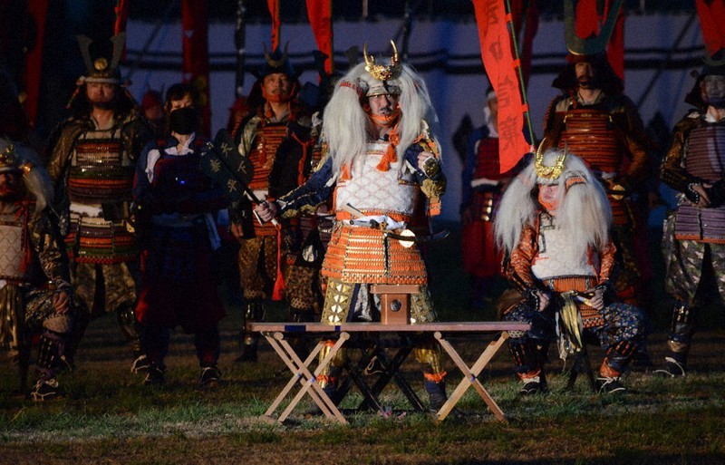 写真散歩－えちご－：竜虎相打つ一騎打ち 謙信公祭・英雄の遺徳しのぶ
