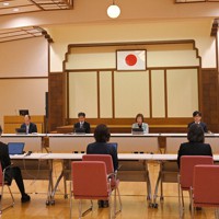 宗教法人審議会の冒頭であいさつする永岡桂子文科相（右奥から3人目）＝文部科学省で2023年9月6日午後4時2分、前田梨里子撮影