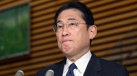 記者団の取材に応じる岸田文雄首相＝首相官邸で2023年8月28日、竹内幹撮影