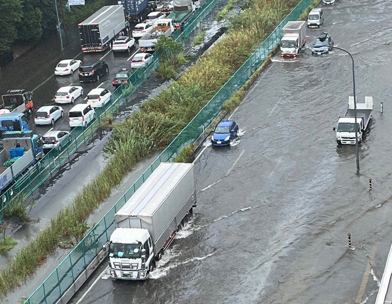 台風13号、千葉・鴨川で建物浸水 大多喜で土砂崩れ、20世帯孤立 | 毎日新聞