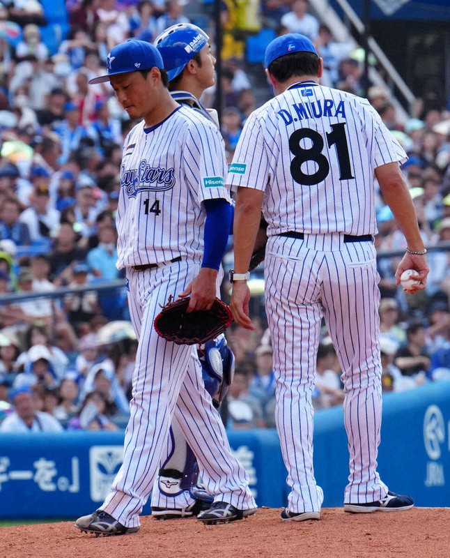 <D・ヤ>5回途中降板する石田(撮影・島崎忠彦)