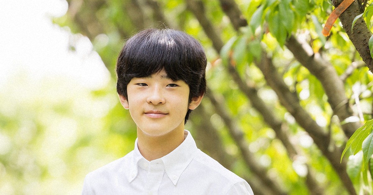 皇室スケッチ：秋篠宮さまの背中に学ぶ 悠仁さま17歳の成長 | 毎日新聞 