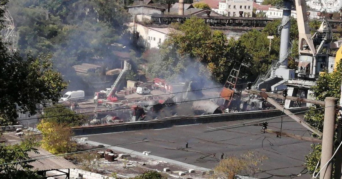 ウクライナ軍、クリミアの露海軍艦艇攻撃 英供与ミサイル使用か | 毎日新聞