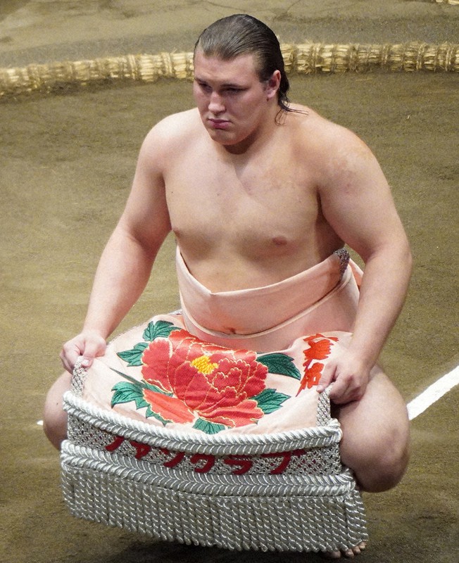 一刀両断：「番付が生き返った」大相撲秋場所 際立つ安青錦の技＝芝田