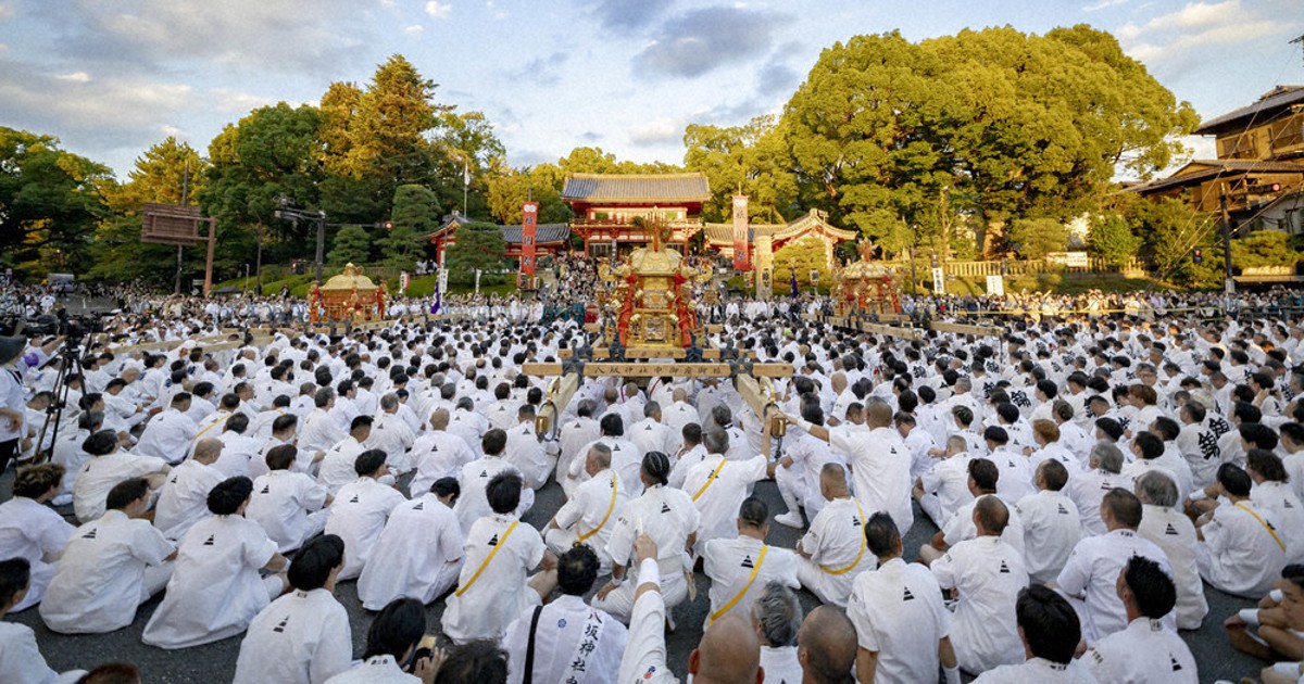 「写真記録 祇園祭 宮本組」2006年 私家版 : 祇園の祇園祭: 神々の先導者 宮本組の一か月 : 澤木