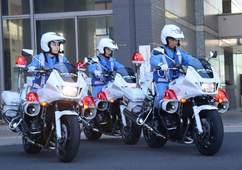 白バイ、パトカー 園児らが見送り 交通安全運動出動式 ／千葉 | 毎日新聞