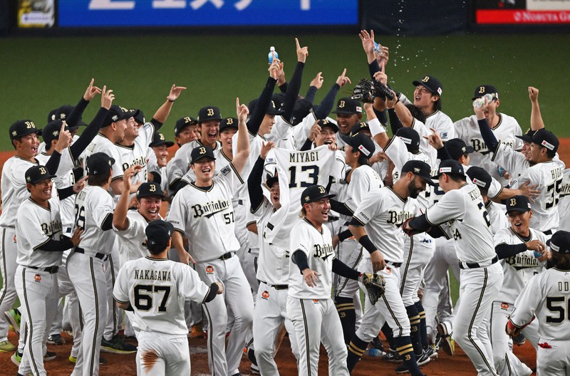 オリックス3連覇！歓喜の優勝！！ [写真特集1/32] | 毎日新聞