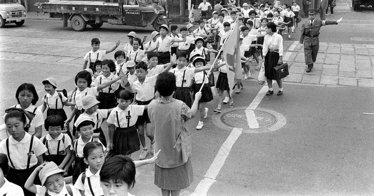 昭和30年代【レア】当時物☆横断歩道を守り続けた☆おまわりさん高さ1m20cm 0c10.jpg?2