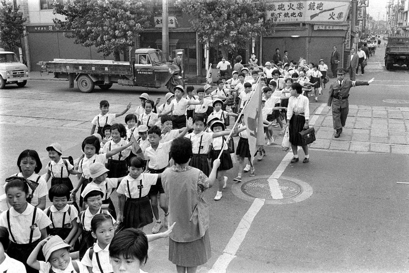 れとろ探訪：横断歩道は手を上げて ／大阪 | 毎日新聞