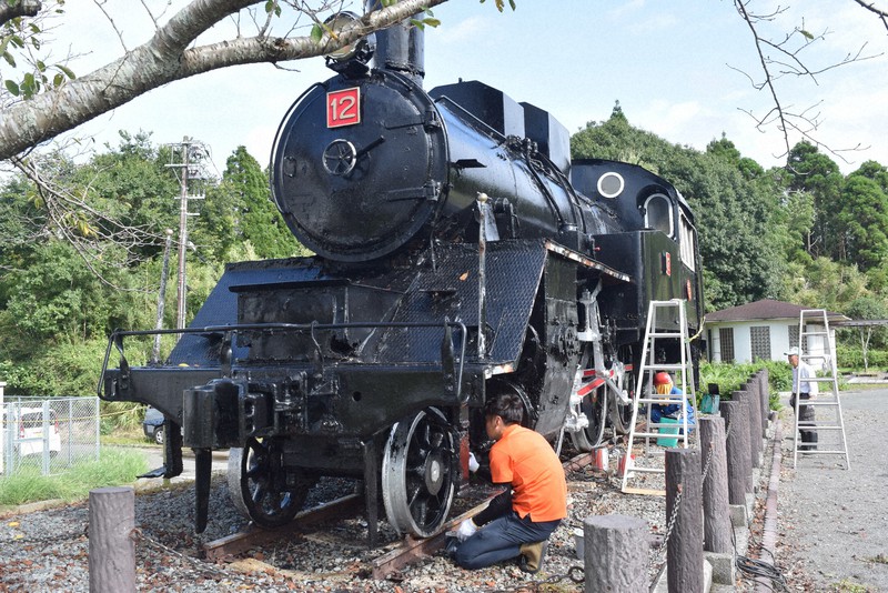 引退60年 鹿児島唯一の私鉄・南薩鉄道のSL「12号」お色直し | 毎日新聞