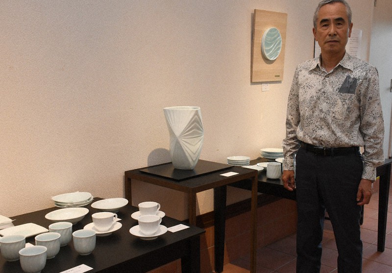 独自技法の白磁、青白磁 熊本在住の陶芸家 行橋で久保田烈工展 26日