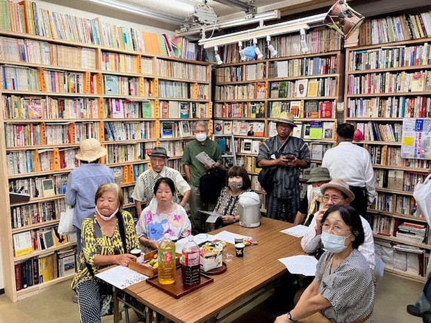 大阪・生野で学ぶ人権 2万点所蔵の民間図書館が移転オープン | 毎日新聞