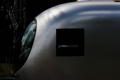 西武鉄道の001系「Laview（ラビュー）」の先頭形状＝埼玉県所沢市の小手指車両基地で2023年9月11日、渡部直樹撮影