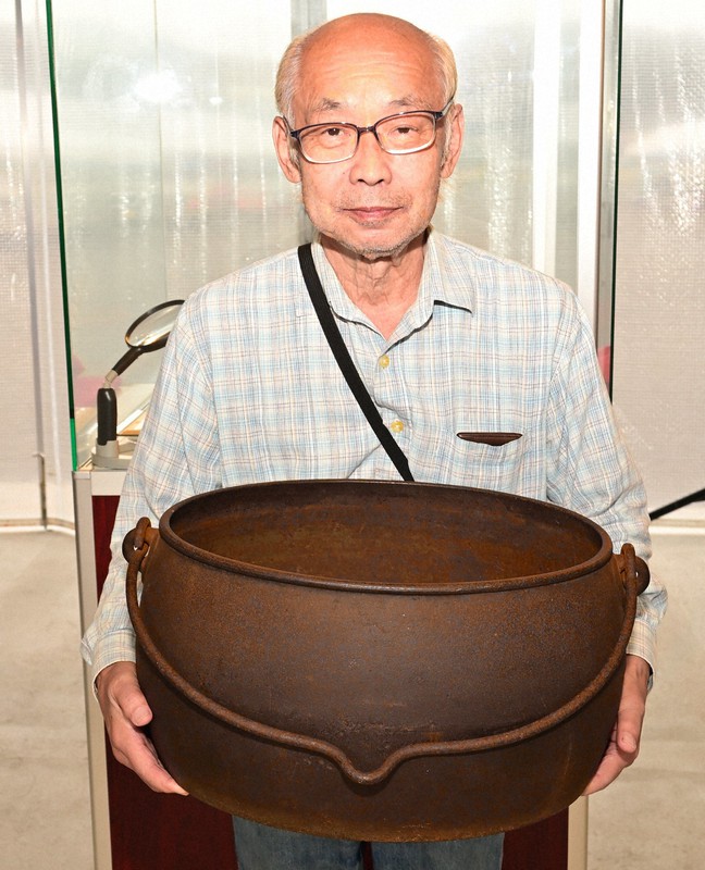 US Navy Commodore Perry's iron pot kept as heirloom displayed in east