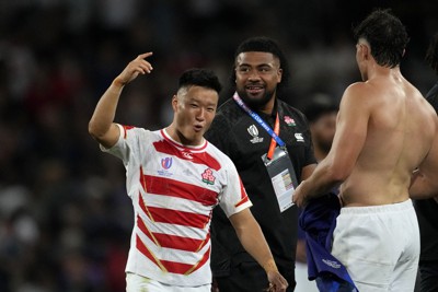 【日本－サモア】サモアに勝利し喜ぶ斎藤直人選手＝仏トゥールーズで2023年9月28日、AP