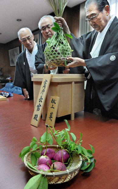 皇室：皇室献上品、新規お断り 「生産者の励み」続く自治体申し出