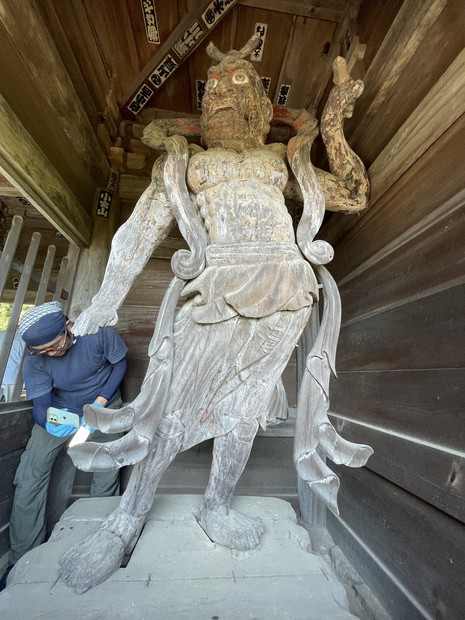 金剛力士像2体、本格修復へ 標高150mから山降ろし 静岡市 | 毎日新聞