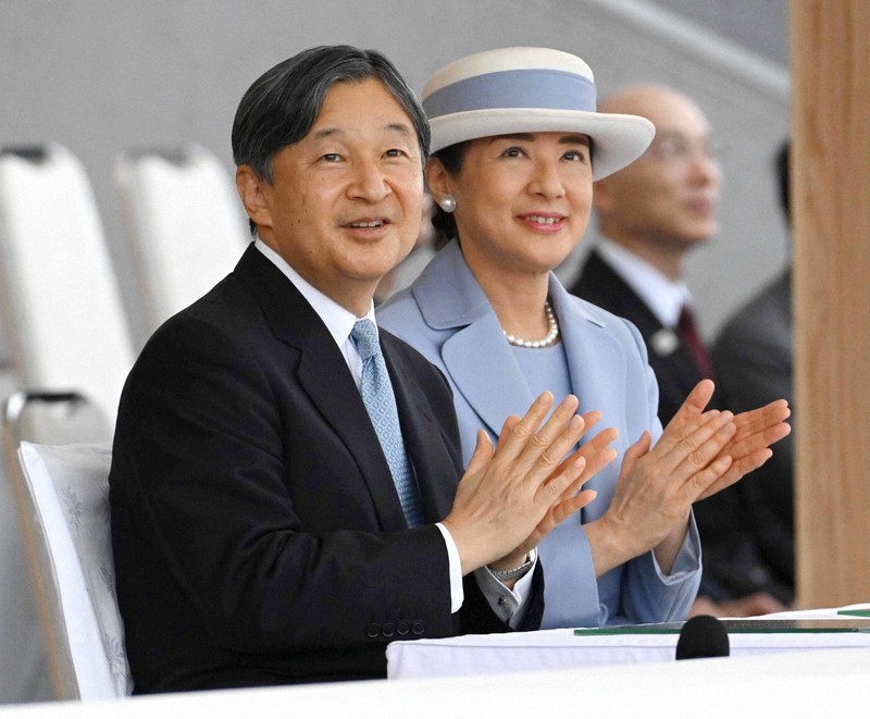 天皇、皇后両陛下、鹿児島を訪問 国体開会式に出席 | 毎日新聞