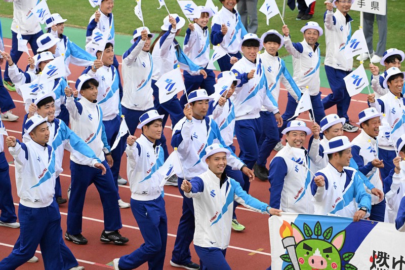 天皇、皇后両陛下、鹿児島を訪問 国体開会式にご出席 [写真特集6/15